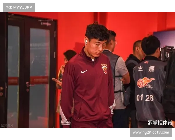 武磊随海港出征大连，赛季报销但仍发挥更衣室作用